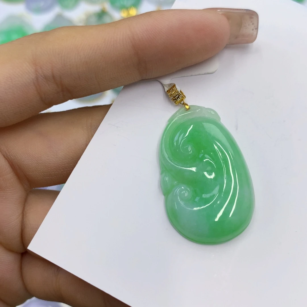 翡翠18K金镶嵌颈饰翡翠