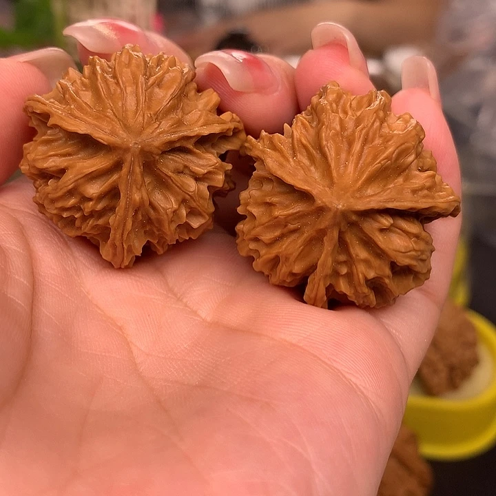 文玩核桃吊坠34三棱