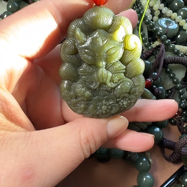 和田玉未镶嵌颈饰