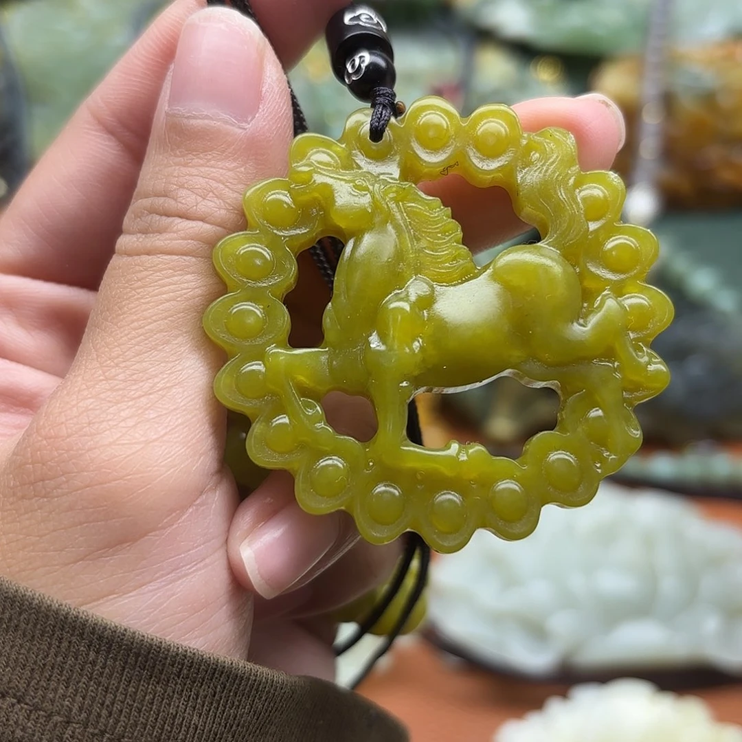 蛇纹石玉未镶嵌颈饰