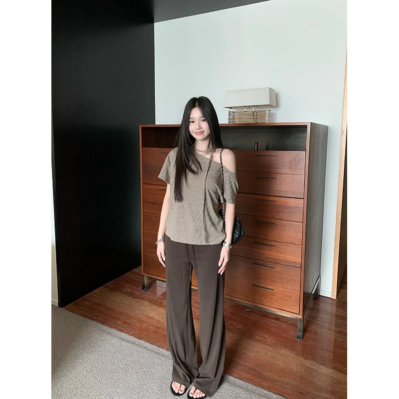 YOKLASS少女家 咖色老钱风松弛感条纹斜肩针织衫 Z35800S52