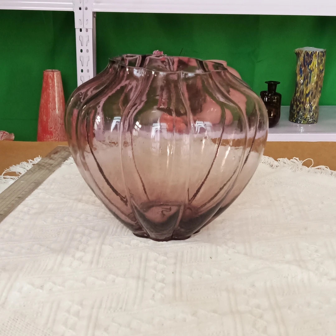 紫色花边口玻璃花瓶（有瑕疵慎拍）