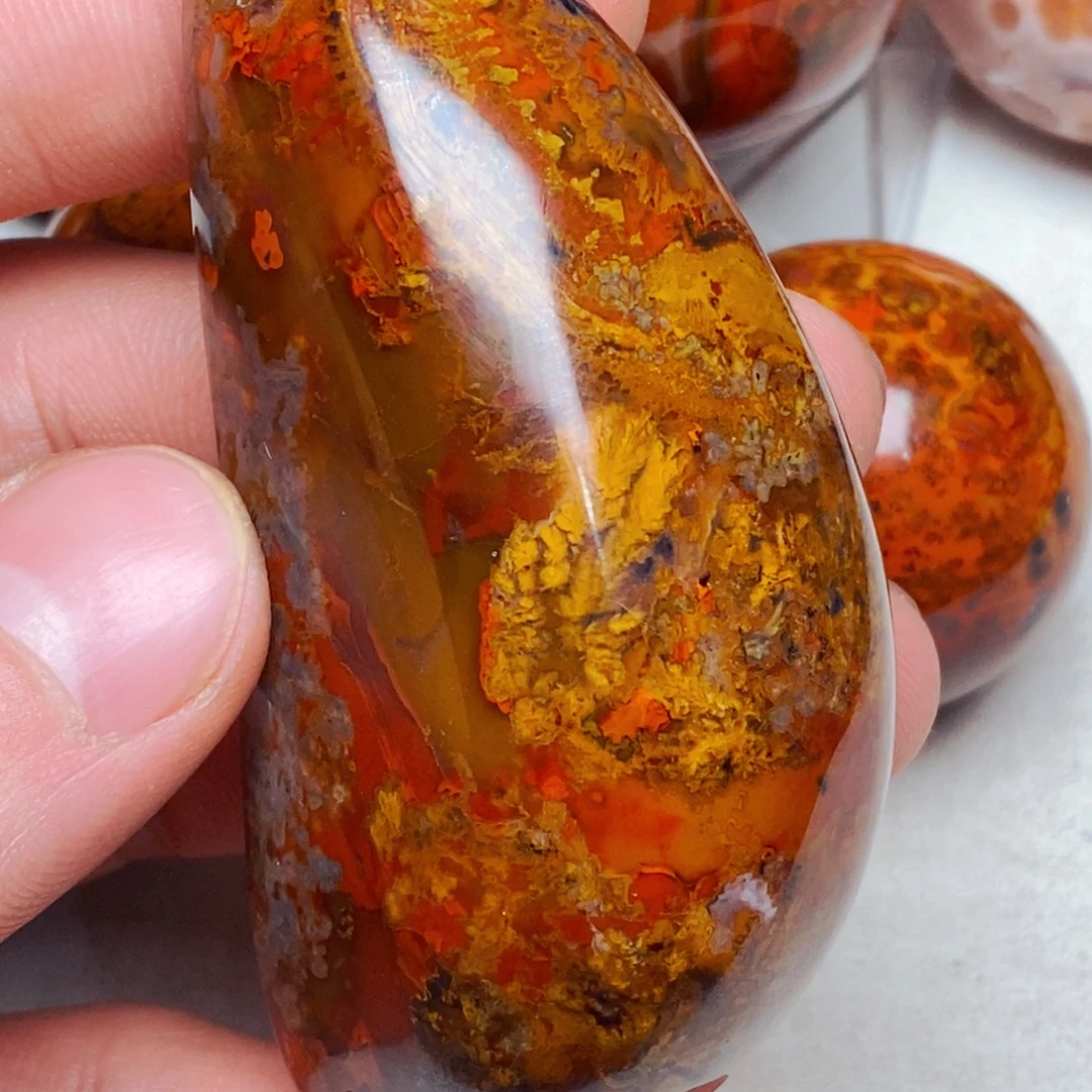 李***发玛瑙/玉髓未镶嵌颈饰