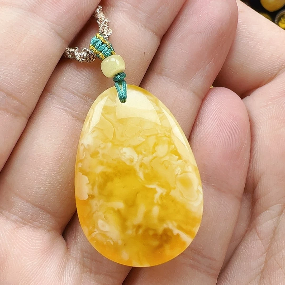 蜜蜡未镶嵌珠宝奇石蜜蜡吊坠11克，有粉点，特价福利