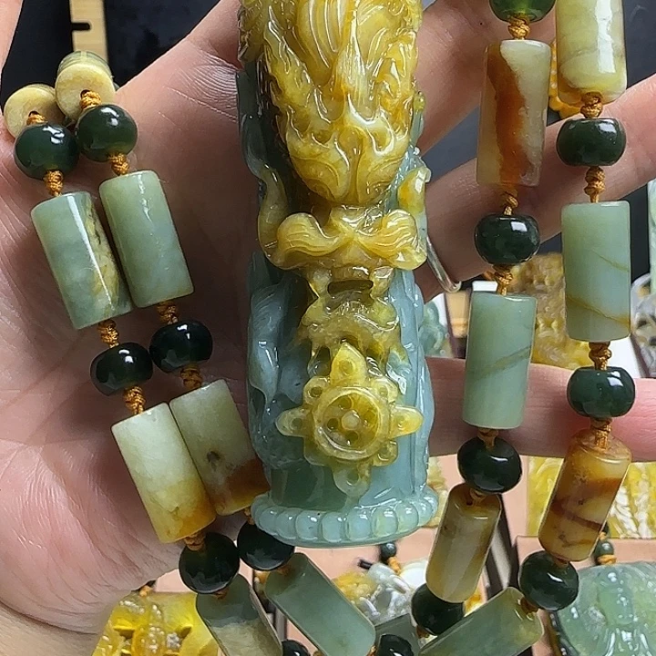 蛇纹石玉未镶嵌颈饰