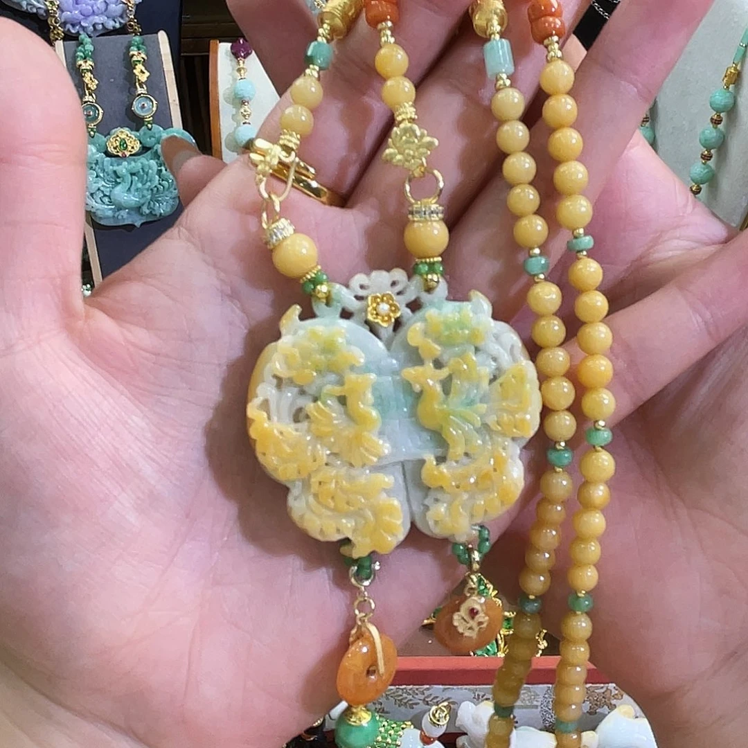 翡翠未镶嵌吊坠(赠链)蝴蝶