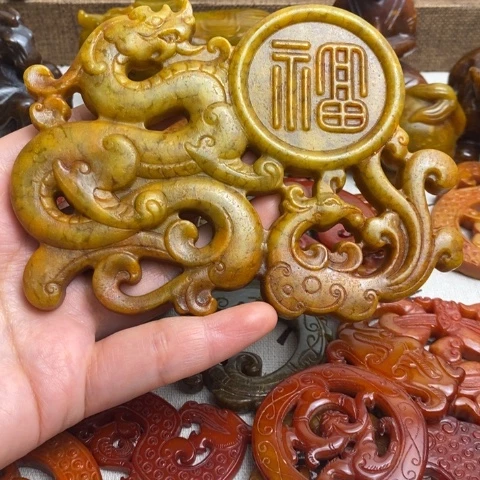 蛇纹石玉未镶嵌颈饰