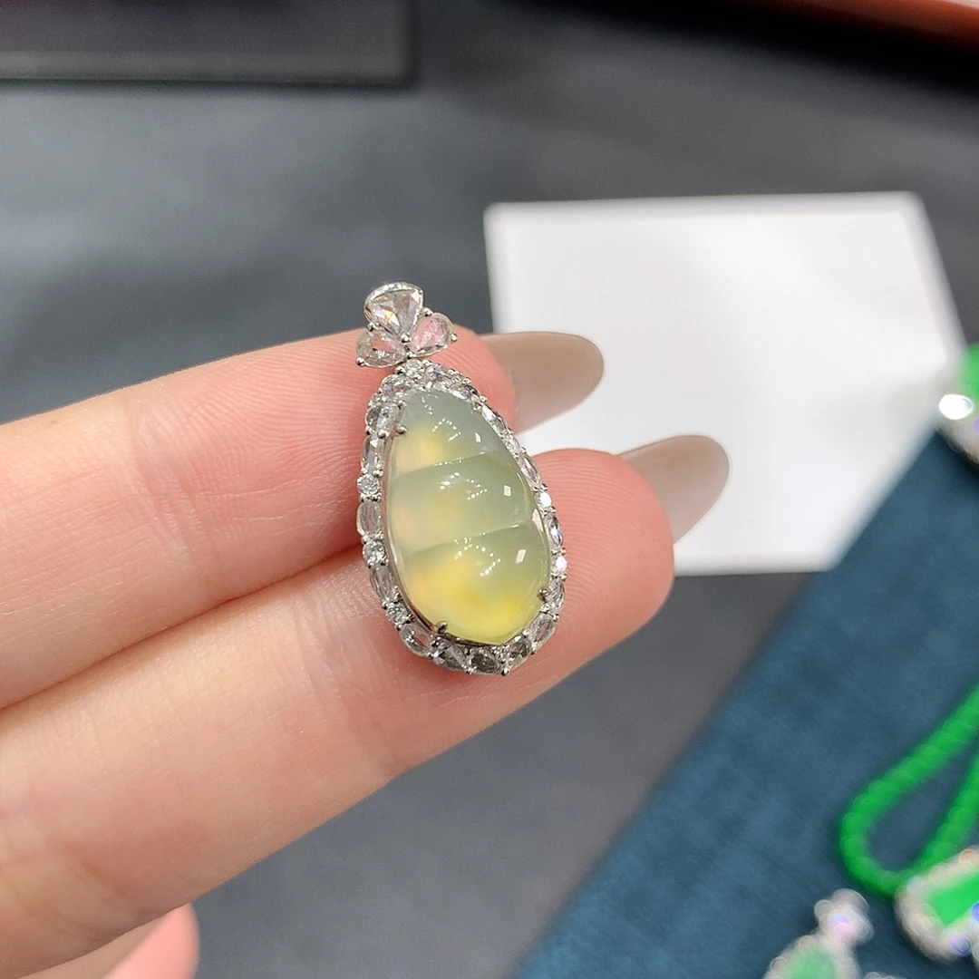 翡翠18K金镶嵌颈饰冰飘柠檬黄福豆 48小时鉴赏期