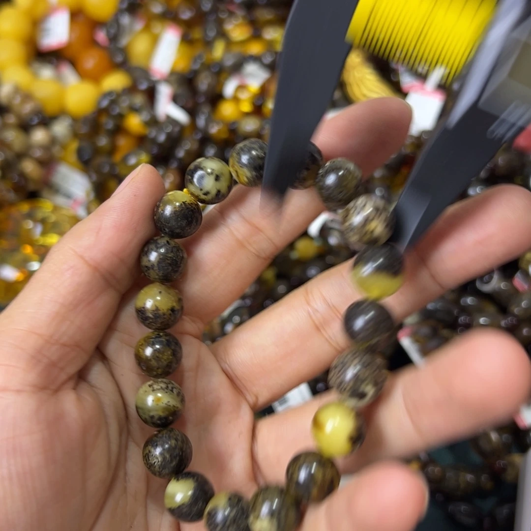 未镶嵌琥珀珠宝奇石701