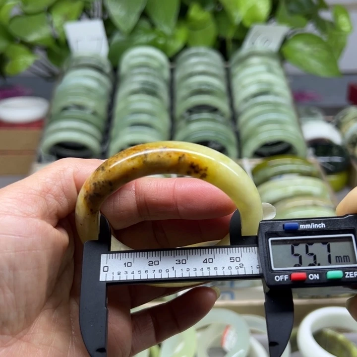 蛇纹石玉未镶嵌手镯63