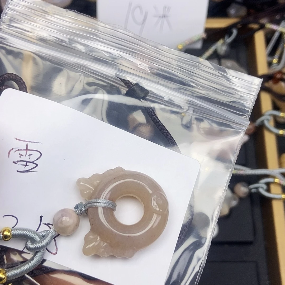 石英质玉颈饰未镶嵌雷