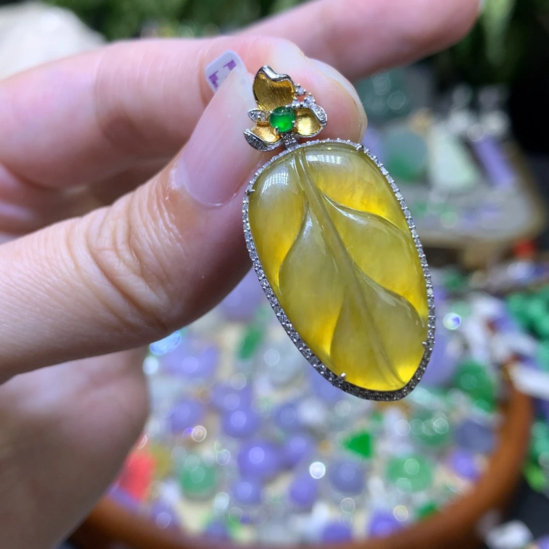 颈饰18K金镶嵌翡翠