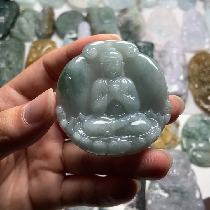 翡翠未镶嵌颈饰大日如来54