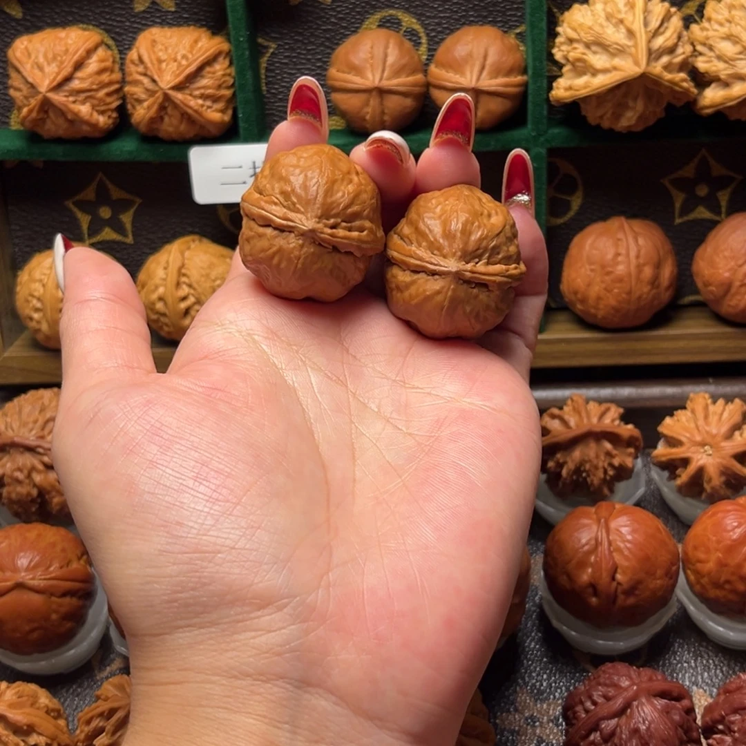 文玩核桃把件龙胆