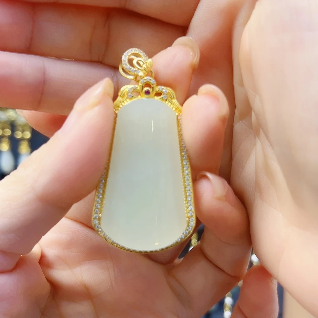 和田玉足银镀金镶嵌颈饰