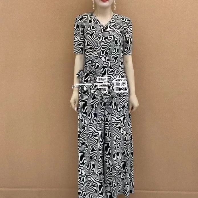 02时尚短袖新款气质休闲宽松百搭减龄女装