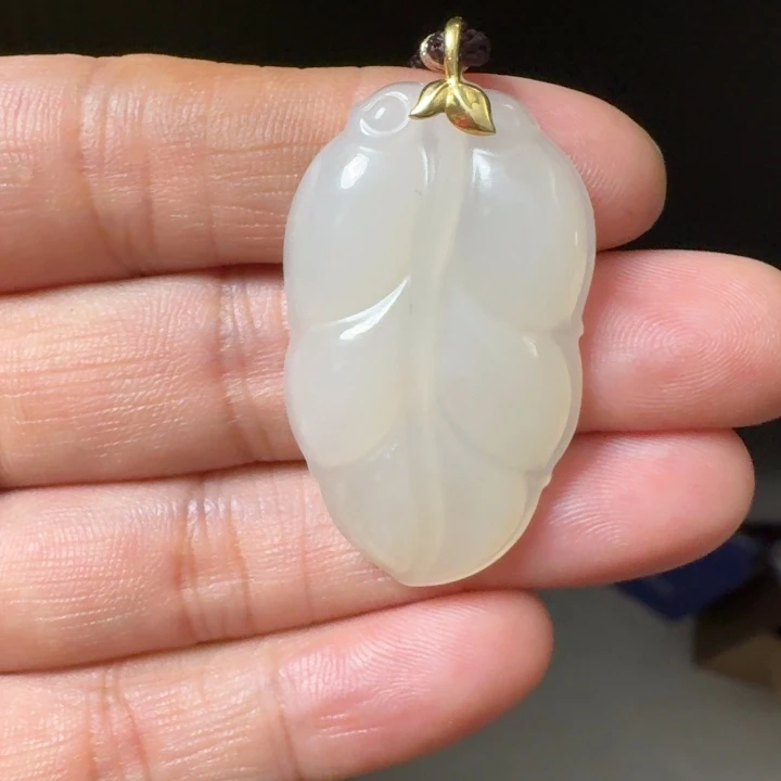 和田玉18K金镶嵌颈饰于田白玉叶子42