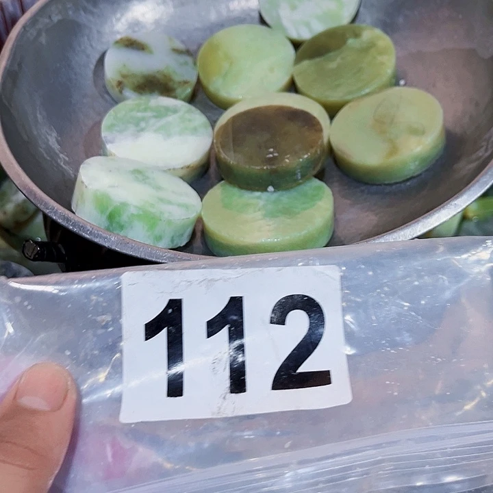 蛇纹石玉未镶嵌珠宝半成品