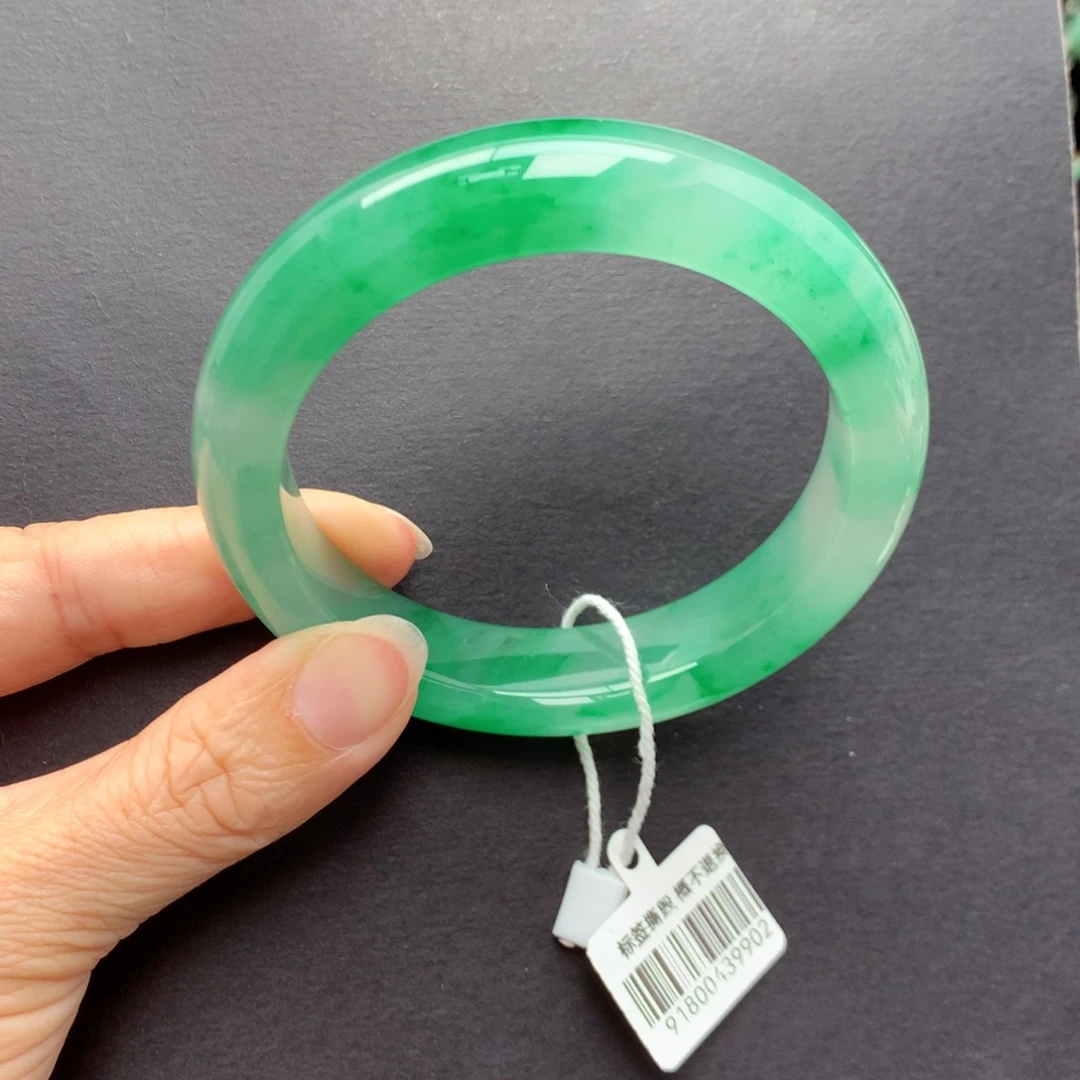 未镶嵌手镯石英质玉