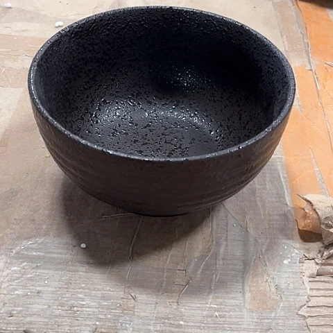 微瑕，不能明火，口径16厘米，高度8，2个黑面碗