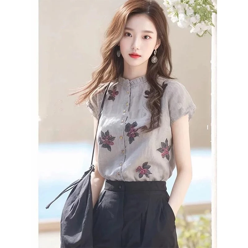 2025夏季新款法式复古风灰色圆领设计感碎花短袖衬衫女高级感上衣
