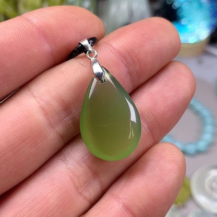 蛇纹石玉挂坠未镶嵌