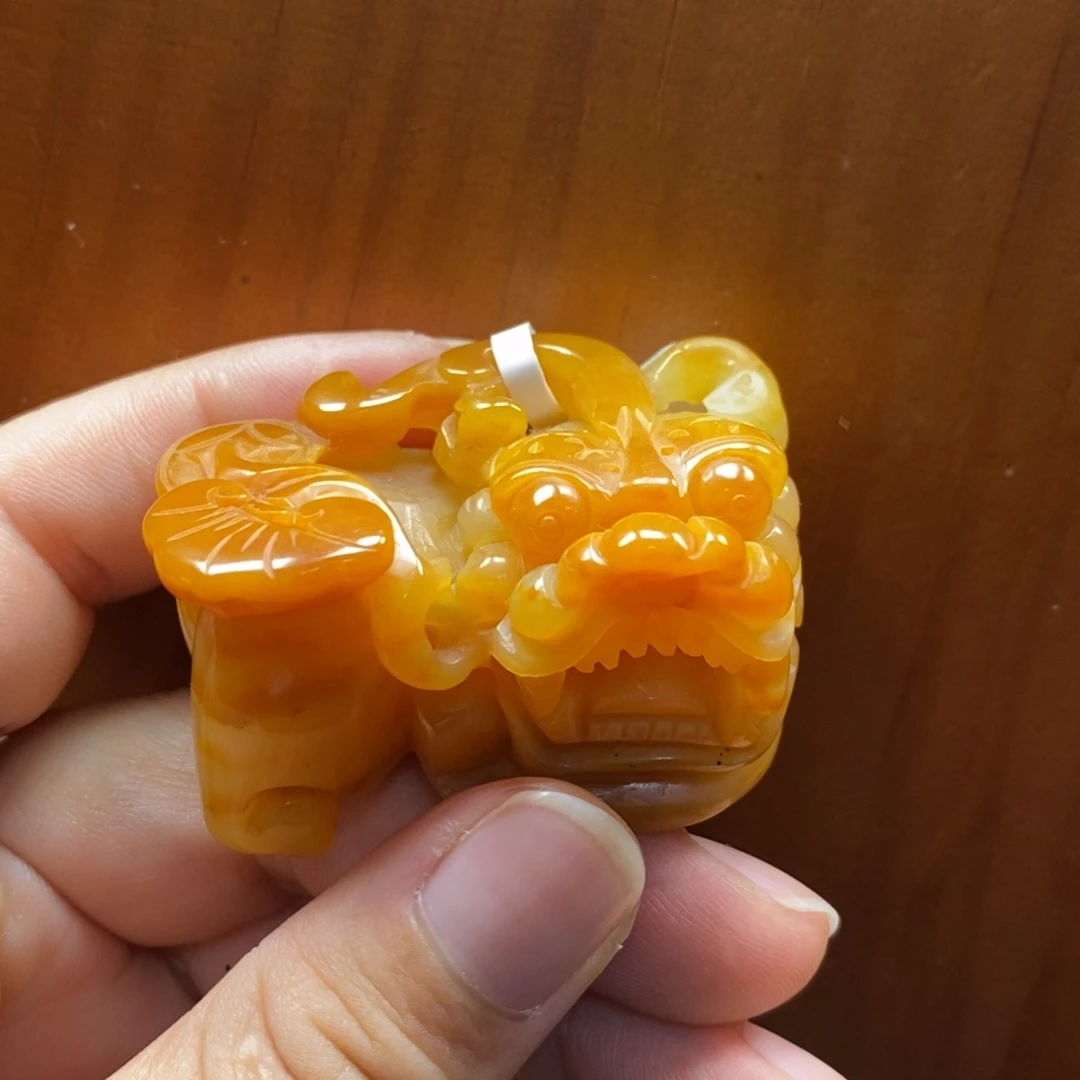 石英质玉（黄龙玉）未镶嵌颈饰