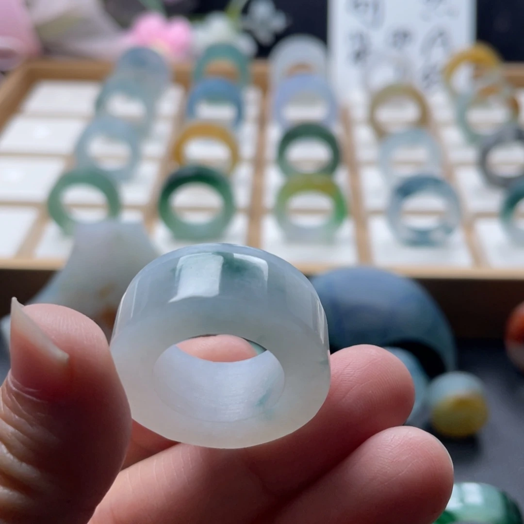橡***子定制翡翠未镶嵌翡翠