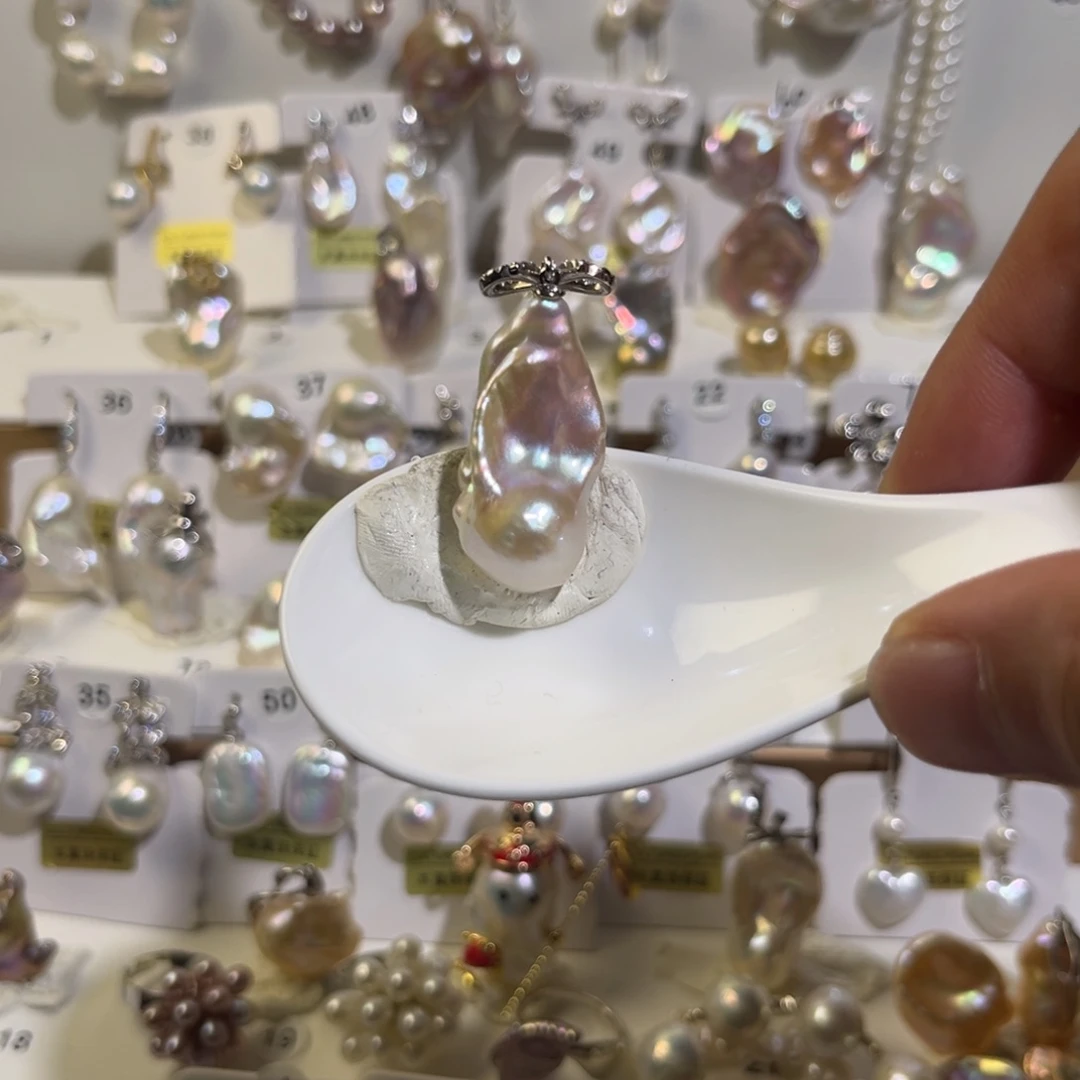 无非金属炫彩吊坠