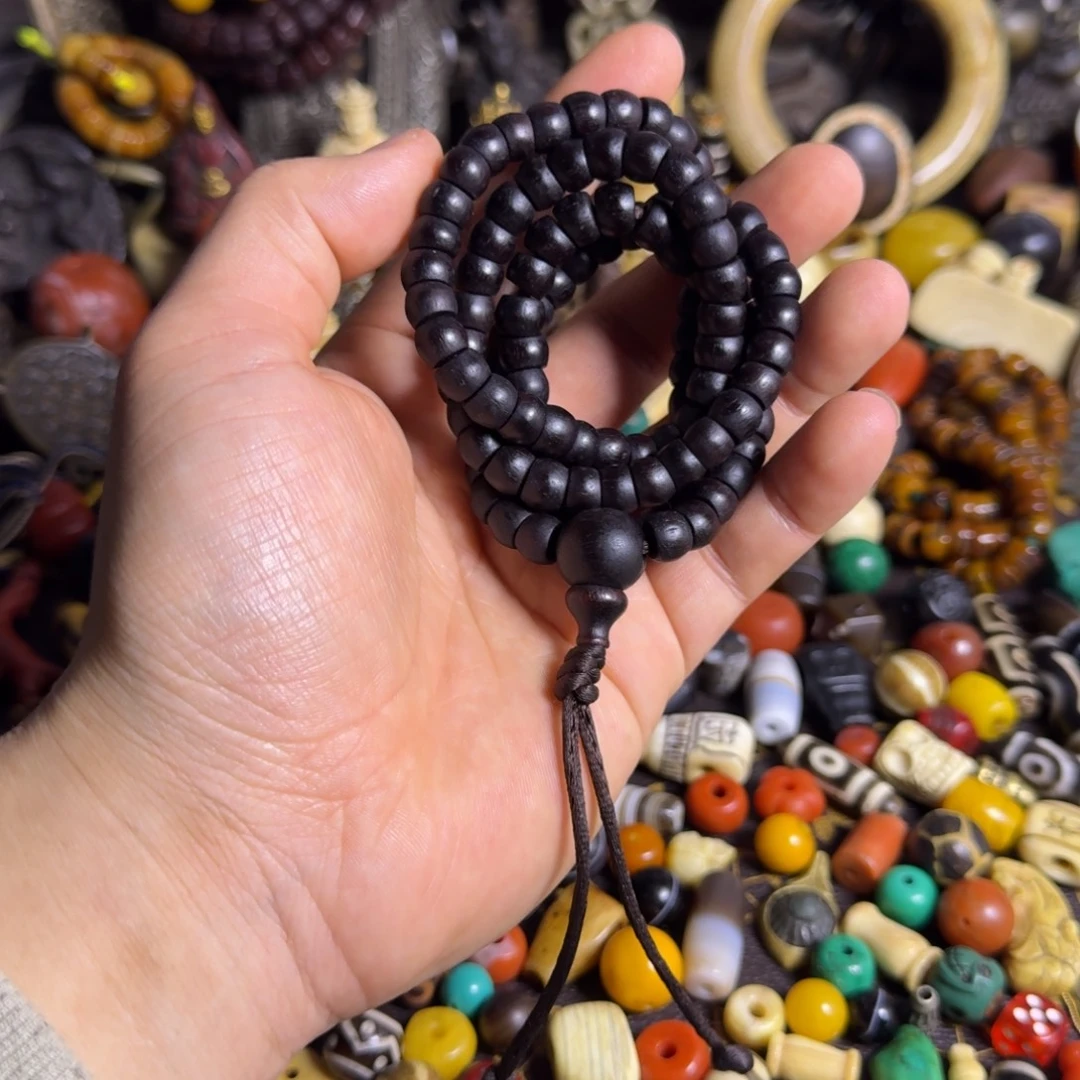 琉璃颈饰如图如图