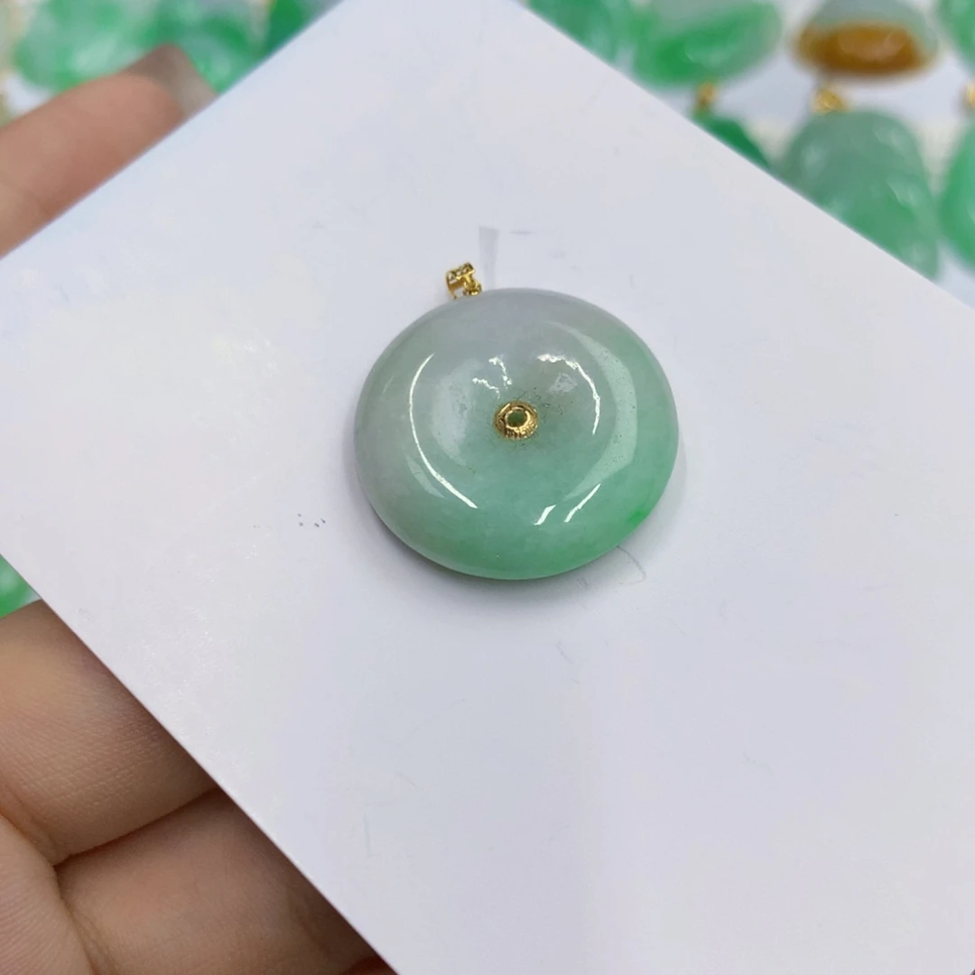 翡翠18K金镶嵌颈饰翡翠