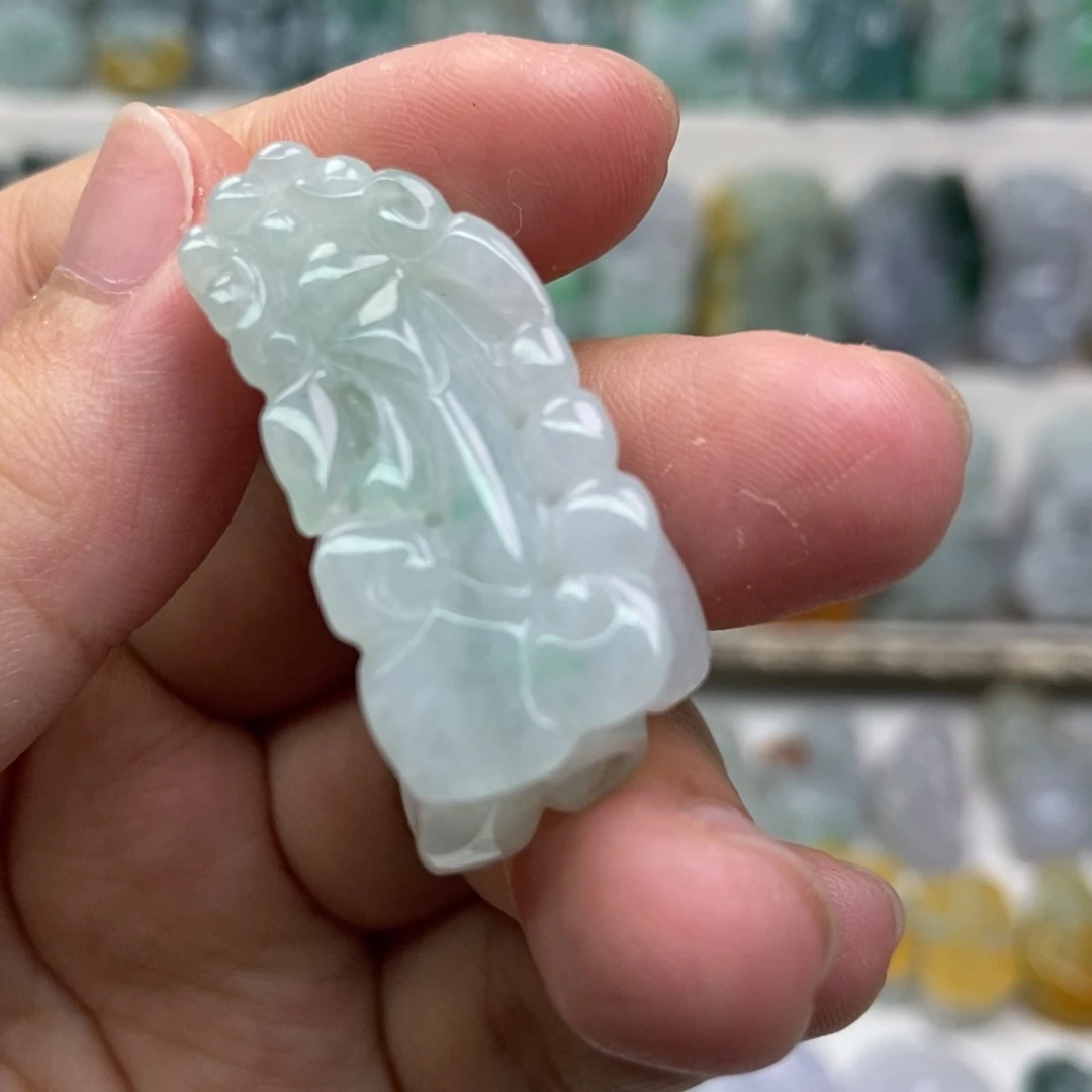 翡翠未镶嵌吊坠(赠链)