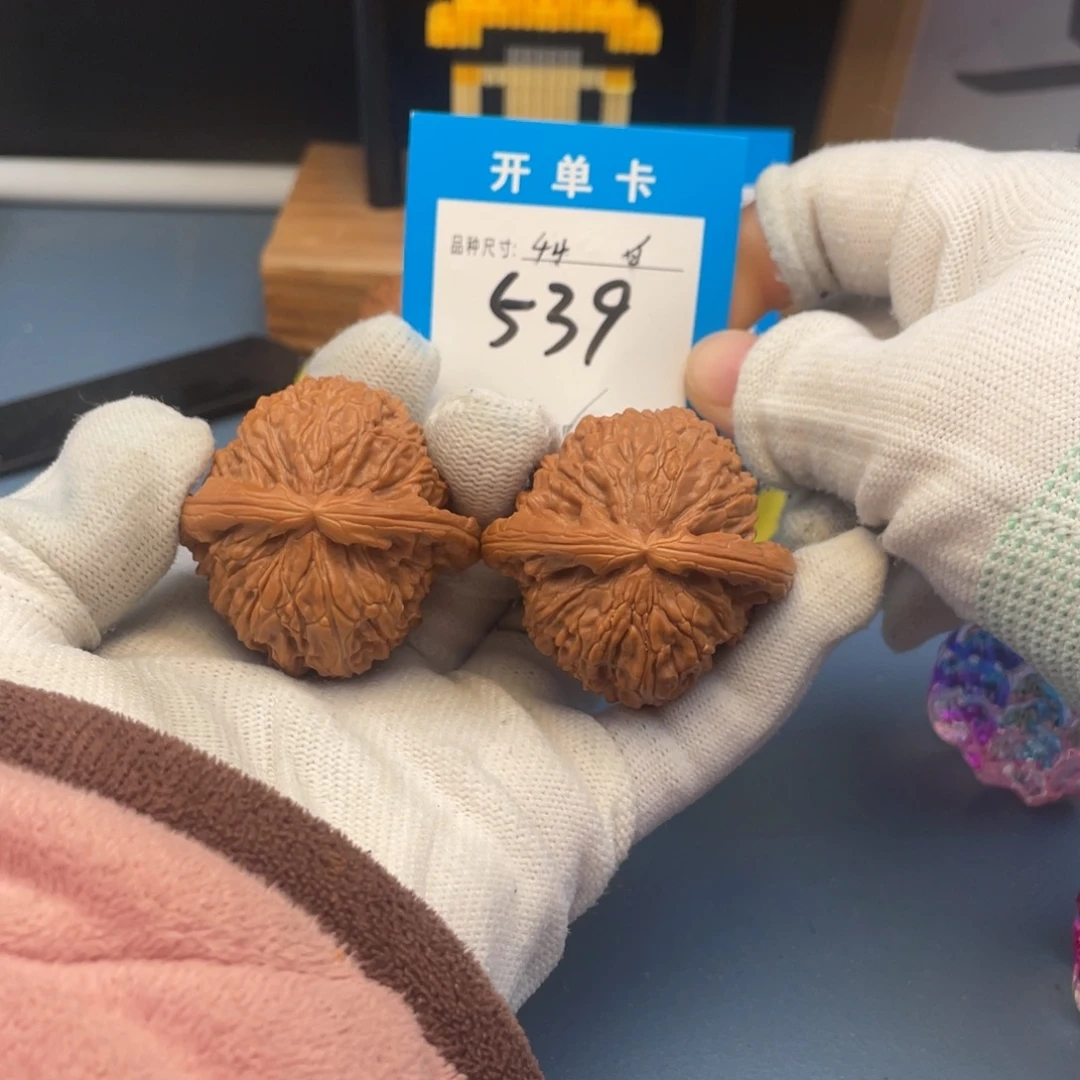核桃文玩核桃白狮子
