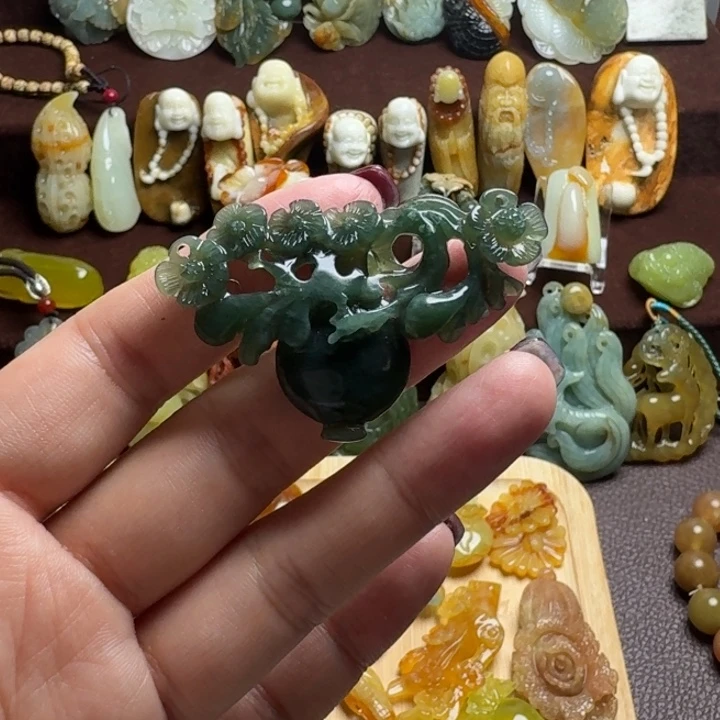 蛇纹石玉未镶嵌吊坠