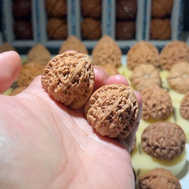 文玩核桃吊坠三角白手捻全品