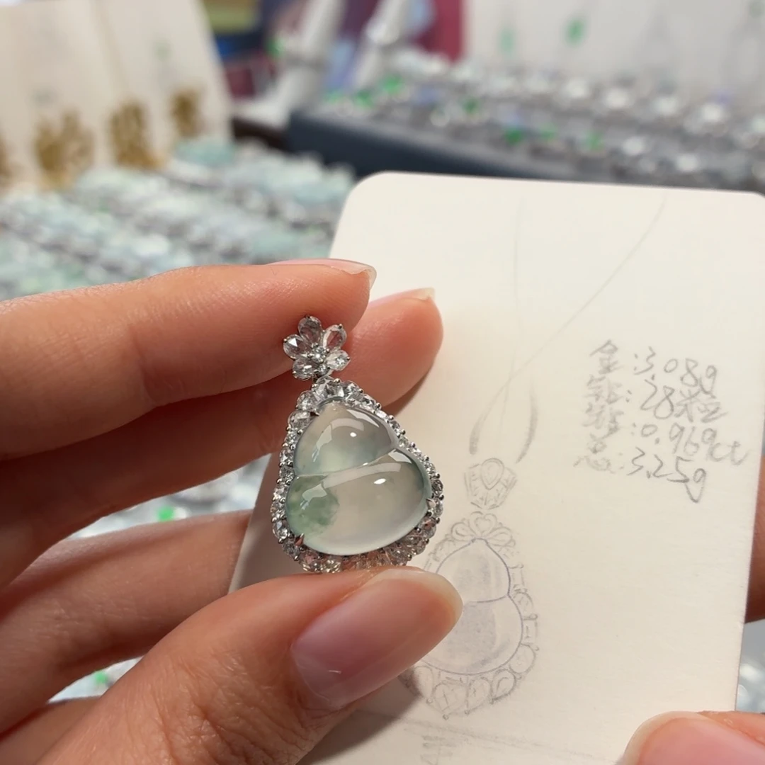 翡翠18K金镶嵌颈饰