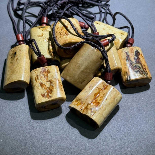 【黑胖珠宝】 黄色大号吊坠 ww026