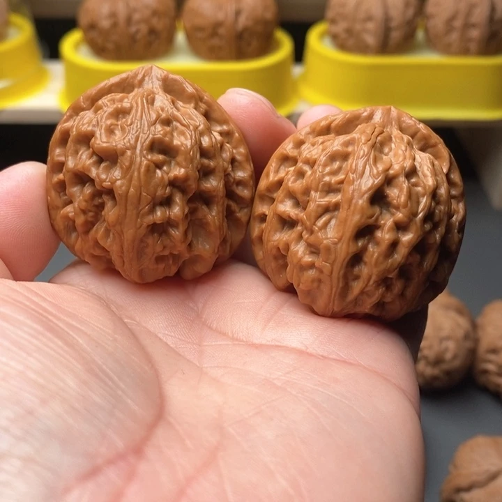 文玩核桃把件红锦鲤