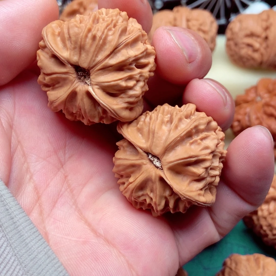 文玩核桃吊坠半**蛋田地