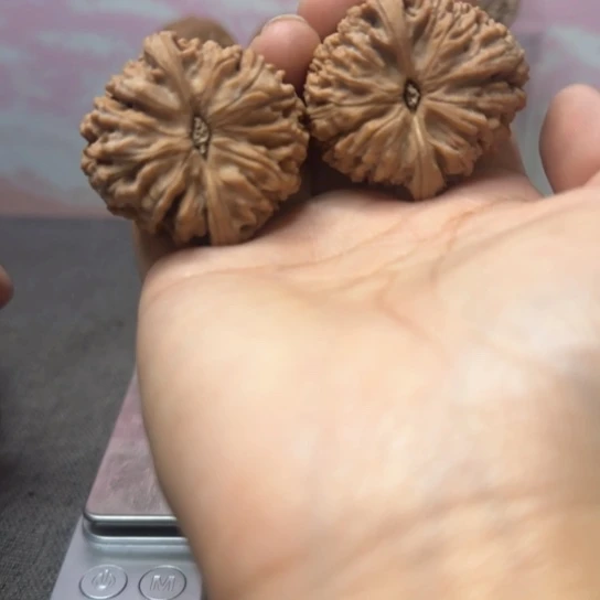 文玩核桃吊坠有*核桃