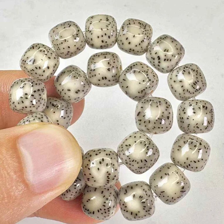 【火龙果针眼星星月菩提】白冰爆透超级小细星大留白9X10桶珠手串