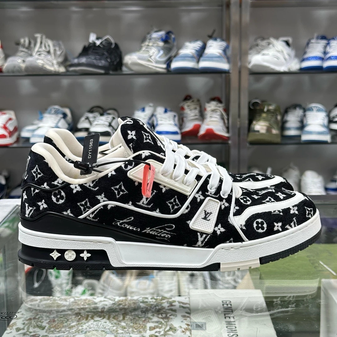 99新 LouisVuitton/路易威登 满印板鞋 原盒 尺码/UK10.5 DY11563