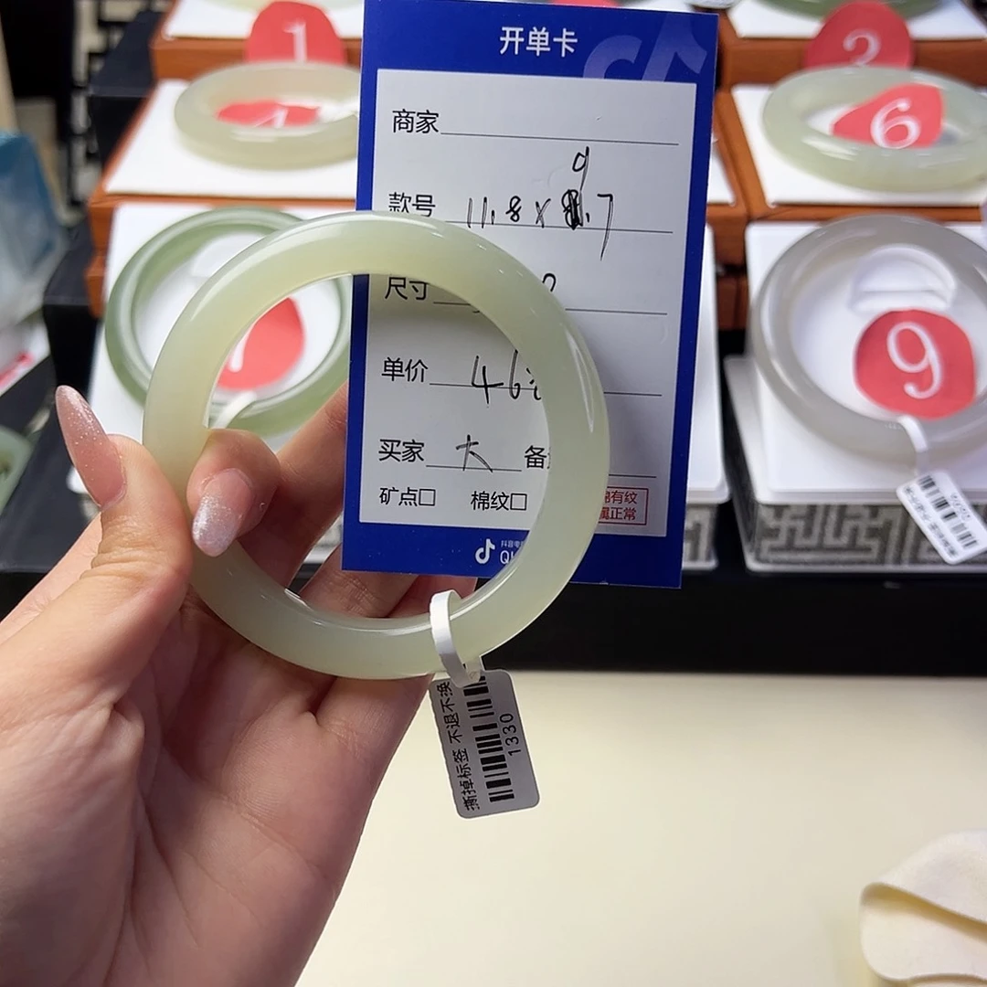 和田玉手镯未镶嵌大*子