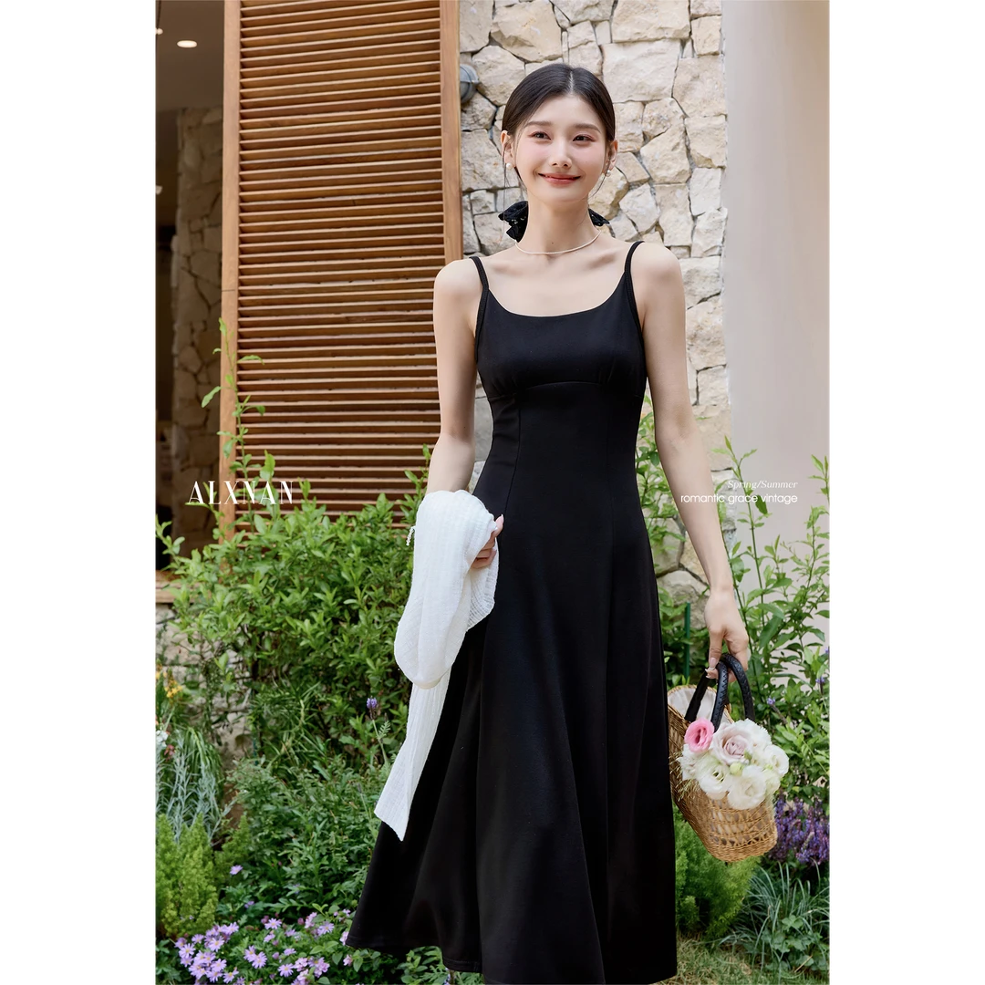 【粉丝福利】鹿向南「夜莺絮语」黑色收腰吊带长裙女夏新款显瘦L53980