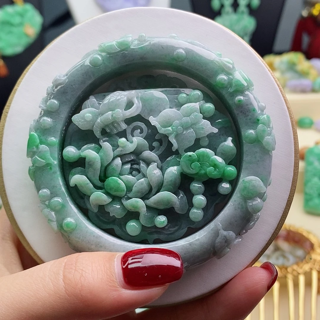翡翠手镯未镶嵌套镯