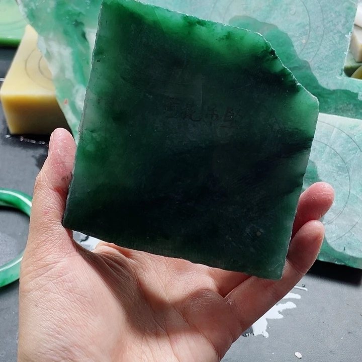 沩***心石英质玉未镶嵌颈饰定制