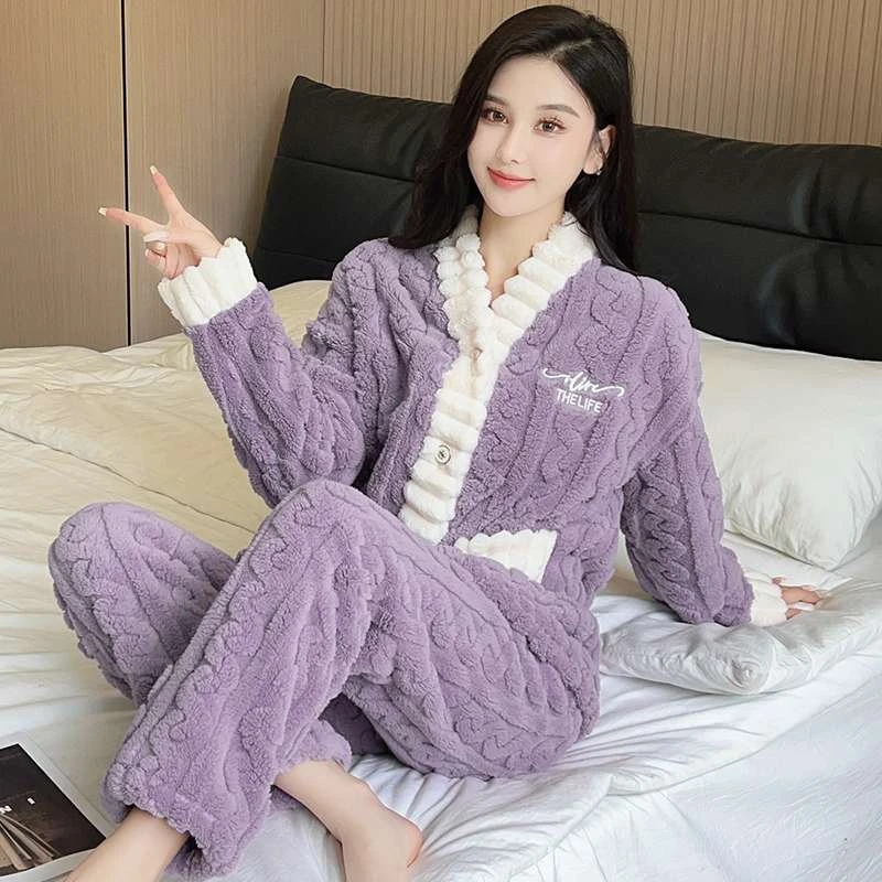 FAVMARTHA韩版字母休闲珊瑚绒睡衣女秋冬款加绒加厚保暖大码女士