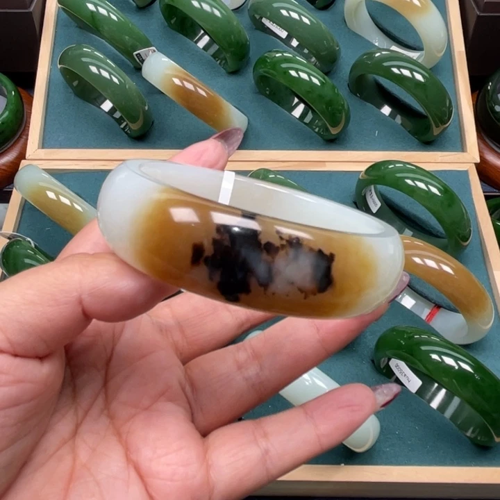 和田玉未镶嵌手镯