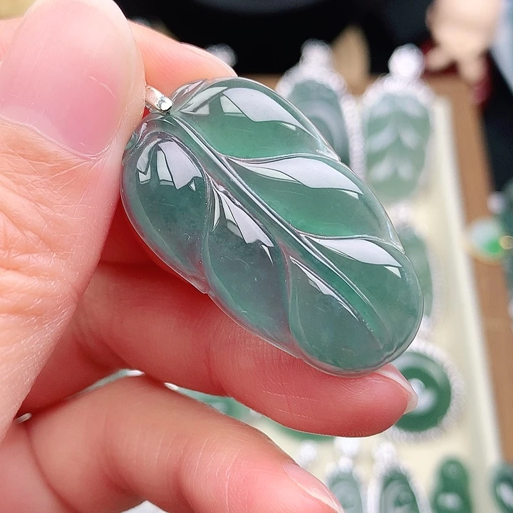 颈饰未镶嵌翡翠吊坠