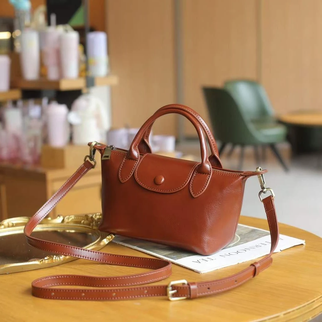 真皮女包时尚植鞣头层牛皮斜跨小包韩版休闲简约饺子包潮